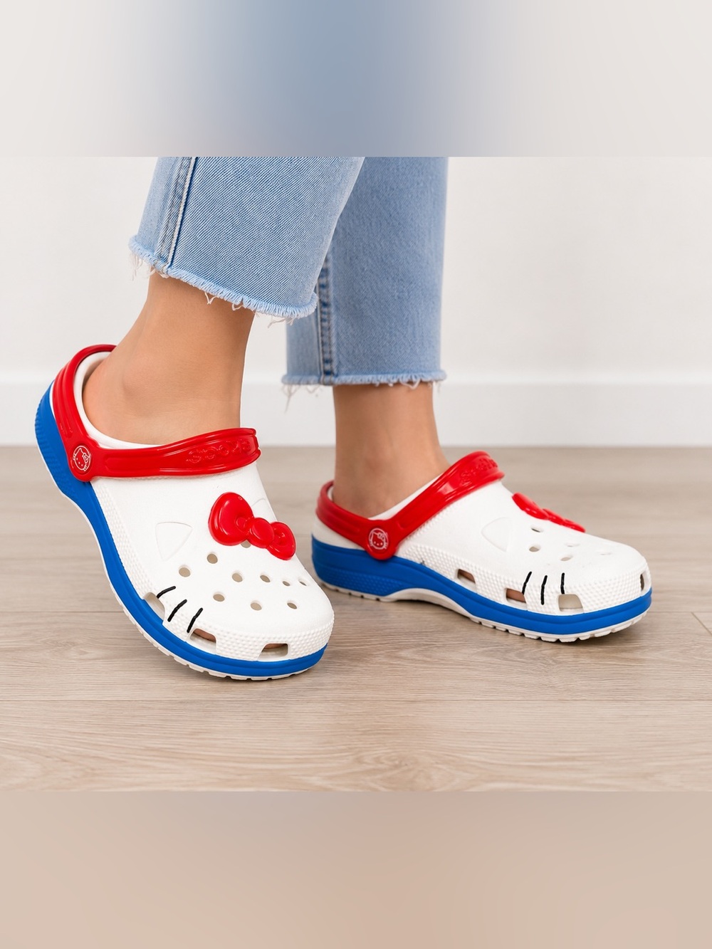 CROCS x Hello Kitty White, Red & Blue Cat-Accent Clog woman 8 NEW!! Y2K Sanrio